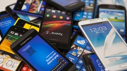 В США и Корее планируют выпуск смартфонов со светодиодным экраном