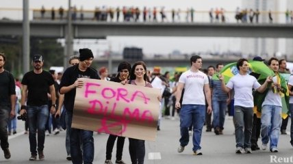Президенту Бразилии не удалось прекратить протесты