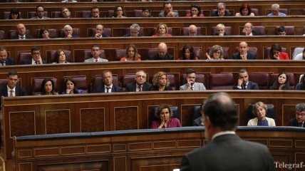 Парламент Испании проведет дебаты об отставке правительства Рахоя
