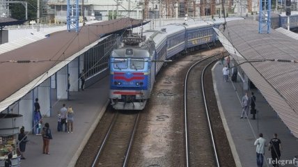 На Закарпатье 15-летняя девушка попала под поезд