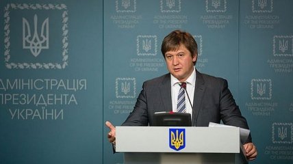 Порошенко уполномочил Данилюка на пересмотр финсоглашения с ЕИБ