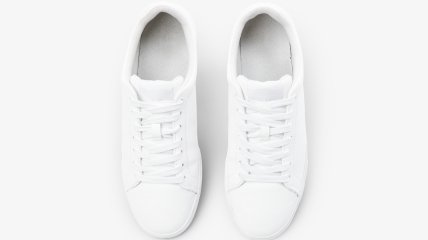 Чистка білого взуття
