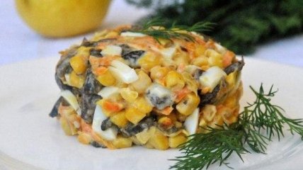 Салат с кукурузой и грибами