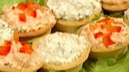 Тарталетки с творогом и брынзой