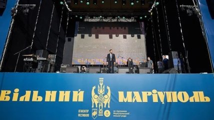 "Мы все гордимся тобой": Зеленский поздравил Мариуполь с Днем освобождения