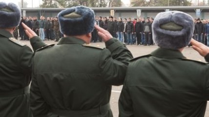 В Украине призыв на срочную военную службу в 2013 г приостановят