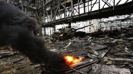 Боевики уничтожили взлетно-посадочную полосу Донецкого аэропорта