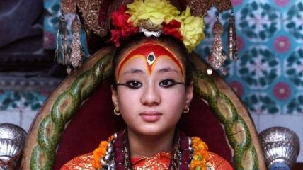 Кумари: богини Непала, живущие на земле среди простых людей (Фото)