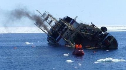 В Охотском море затонул траулер, более 40 погибших