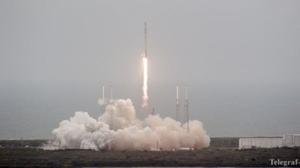 Ракета-носитель Falcon 9 взорвалась после старта