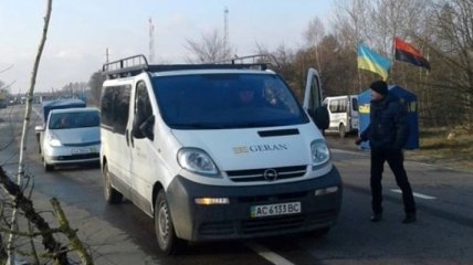 Активисты "Свободы" в Сумской области не пропустили 6 грузовиков РФ 
