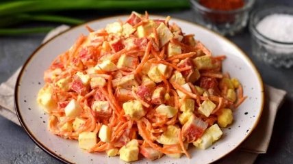 Салат с крабовыми палочками и морковью по-корейски станет вашим любимым