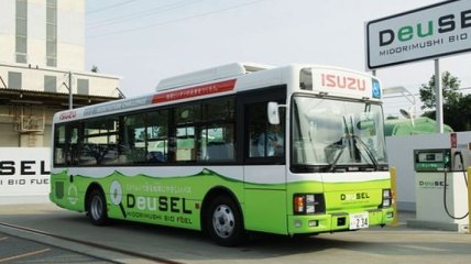 В Японии создан 1-й в мире автобус на топливе из водорослей