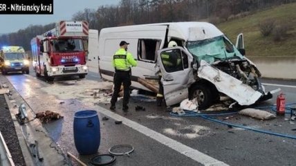 Автобус с украинцами попал в смертельное ДТП в Словакии: водитель уснул за рулем (фото)