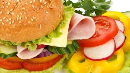 Мозг мужчин и женщин по-разному реагирует на жирную пищу