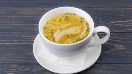 Прозрачный куриный бульон