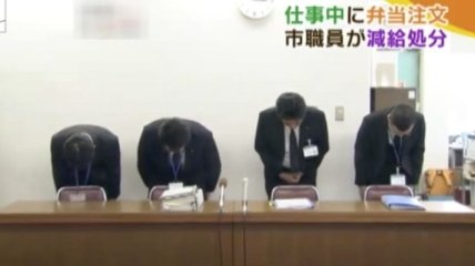 В Японии мужчину наказали за уход на обед на три минуты раньше