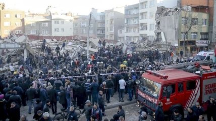 В Стамбуле обрушилась многоэтажка, погибли два человека