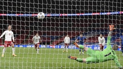 Спорный пенальти помог Дании сенсационно обыграть Англию в Лиге наций (Видео)