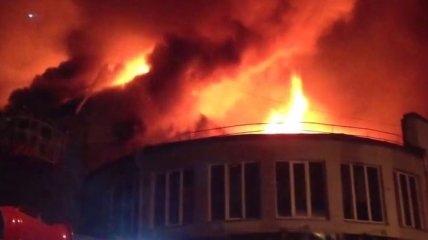 Пожар в кинотеатре "Жовтень" (Видео)