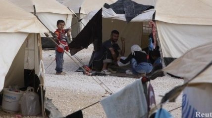 В сирийском лагере для беженцев смертник подорвал авто, трое погибших 