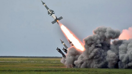 росіяни б'ють по Україні ракетами