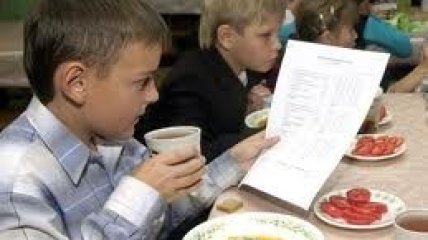 Кабмин выделит 100 млн грн на питание детей