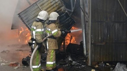 Под Харьковом горел завод, погиб рабочий