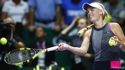 Возняцки разгромила Халеп на Итоговом турнире WTA