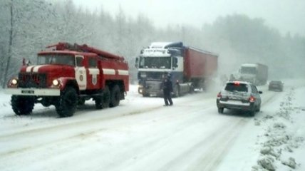 Непогода на Закарпатье: перекрыты дороги, обесточены 25 сел
