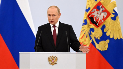 президент росії володимир путін виступає під час урочистостей з нагоди анексії