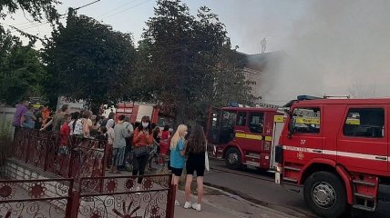 В Житомирской области загорелся магазин, пламя перекинулось на другие строения (Фото)