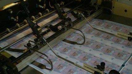 Монетный двор НБУ начал печатать деньги в две смены - источник