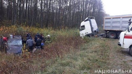 На Волыни произошло жуткое ДТП: столкнулись фура и легковушка