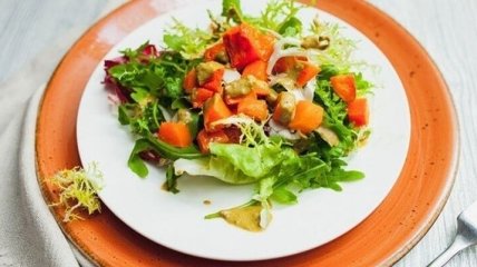 Рецепт дня: салат из тыквы с жареным луком