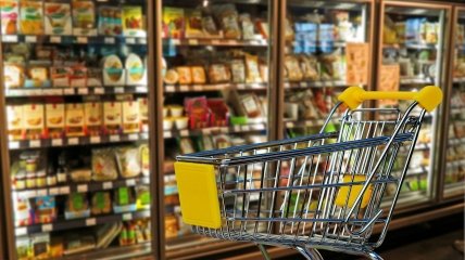 В украинских супермаркетах дешевеют продукты