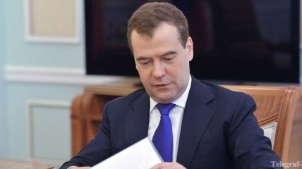 Медведев поручил разработать систему борьбы с плагиатом в вузах