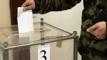 Наблюдатели обнаружили на избирательном участке ящик без дна