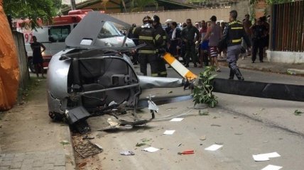 В Бразилии вертолет упал на жилой сектор: Один человек погиб