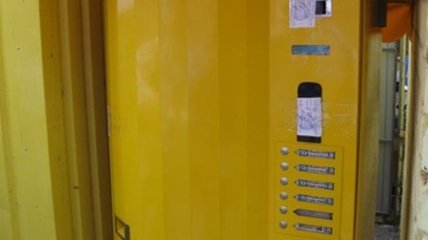 В Мелитополе опечатали торговавший водкой автомат 