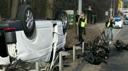 Авто "разорвало", пострадали двое детей: на Житомирской трассе Киева серьезная авария (фото, видео)
