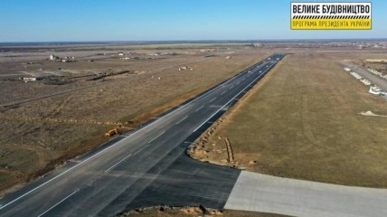 Новая взлетно-посадочная полоса в аэропорту Херсона