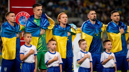 Ефим Конопля (по центру)