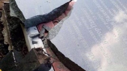 Повреждения памятника бойцам батальона Кульчицкого расценивают как хулиганство
