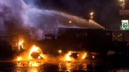 Правоохранители потушили горящие автобусы на Грушевского