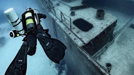 Завораживающие подводные снимки от швейцарского фотографа (Фото)