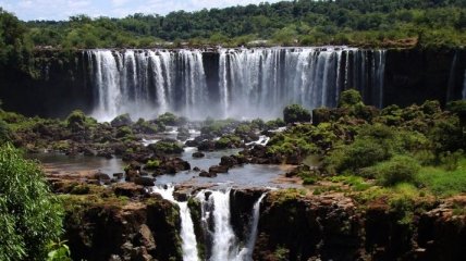 Водопады Игуасу - самый большой комплекс водопадов в мире (Фото)