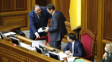 Руслан Стефанчук (слева) уже сегодня может возглавить парламент