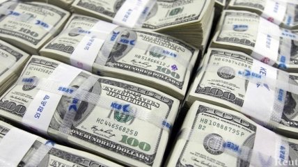 НБУ обязал продавать половину валюты, поступающей из-за границы 