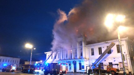 В Полтаве горит здание кинотеатра: фото и видео с места